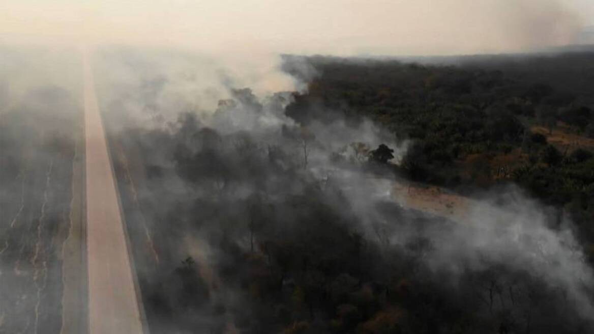  Συγκλονιστικό βίντεο: Το σύννεφο καπνού από τον Αμαζόνιο καλύπτει και την πόλη Ρίο Μπράνκο 