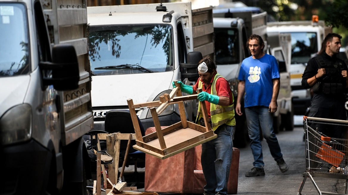 Εξάρχεια: Φωτογραφίες από την επιχείρηση της Αστυνομίας