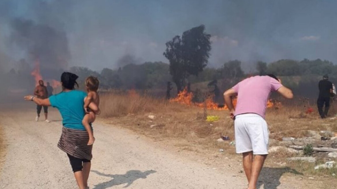 Κέρκυρα: Υπό έλεγχο η μεγάλη πυρκαγιά, που οδήγησε σε εκκένωση δύο χωριών