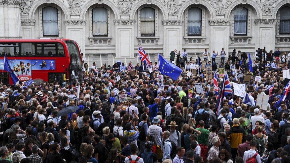 Brexit: Χιλιάδες πολίτες σήμερα στους δρόμους κατά της αναστολής λειτουργίας της βουλής