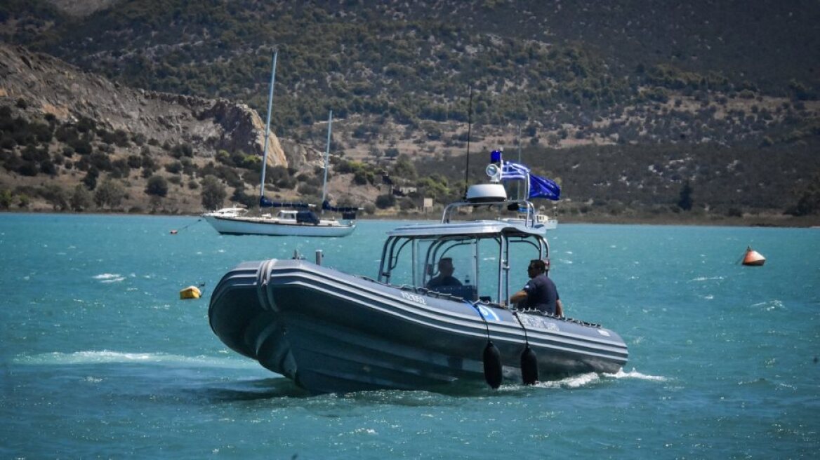 Ιστιοφόρο με 31 μετανάστες έξω από τα Ψαρά 