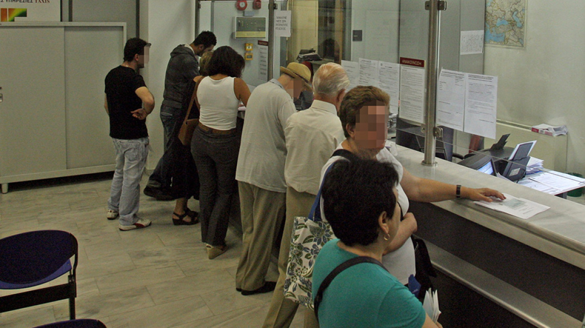 Μειώσεις φόρων: Οι αυτοαπασχολούμενοι κερδίζουν από 390 έως 1.300 ευρώ το χρόνο