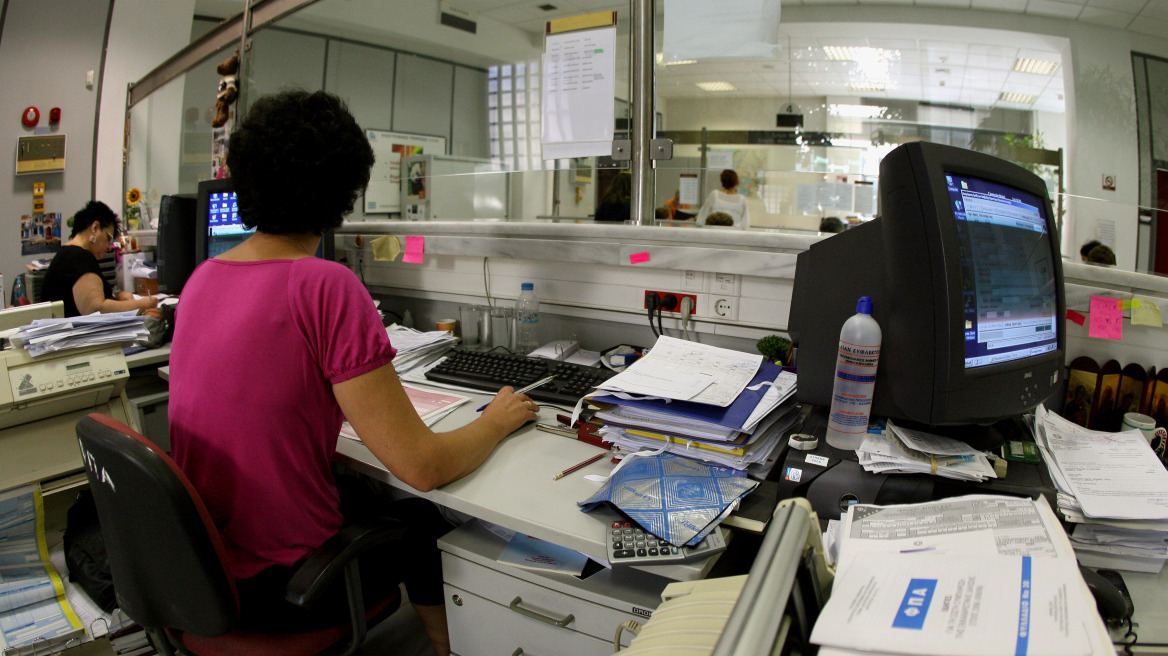 Για ποιους και πόσο μειώνονται οι φόροι με τις ελαφρύνσεις που ανακοινώθηκαν στη ΔΕΘ