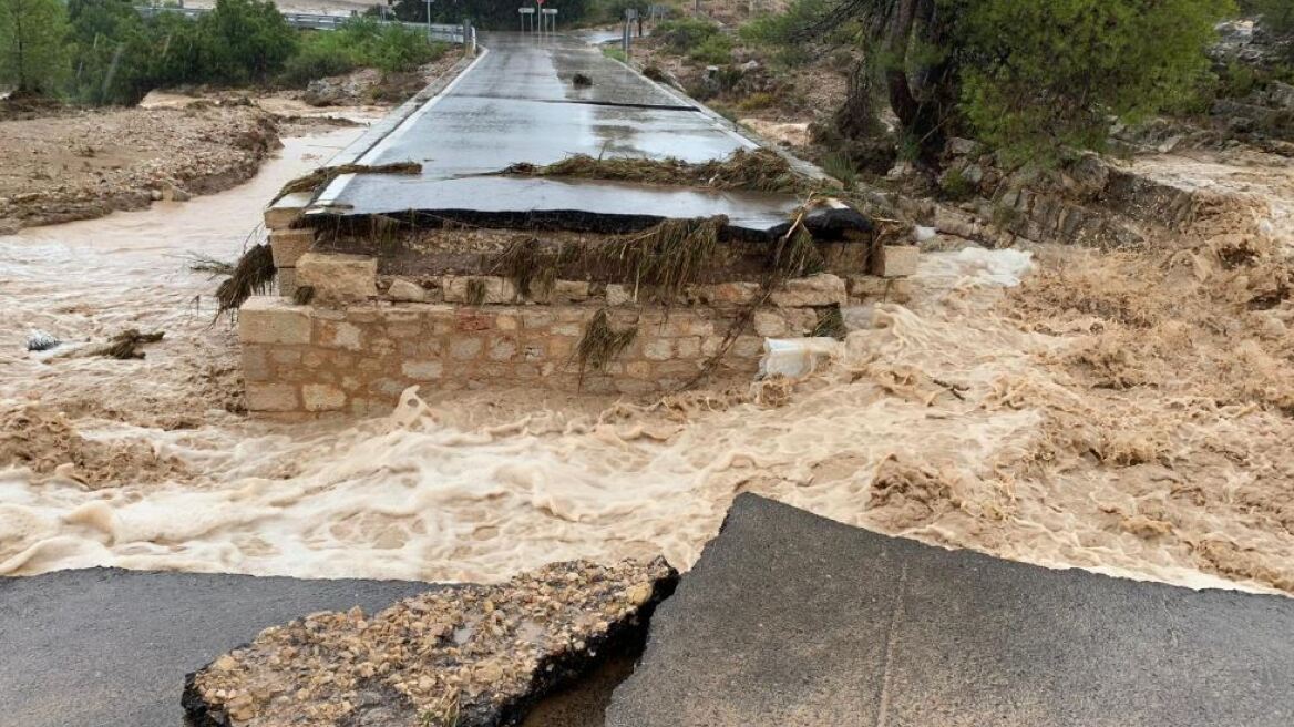 Κατακλυσμός στην Ισπανία: Δύο νεκροί από τη σφοδρή κακοκαιρία (βίντεο)