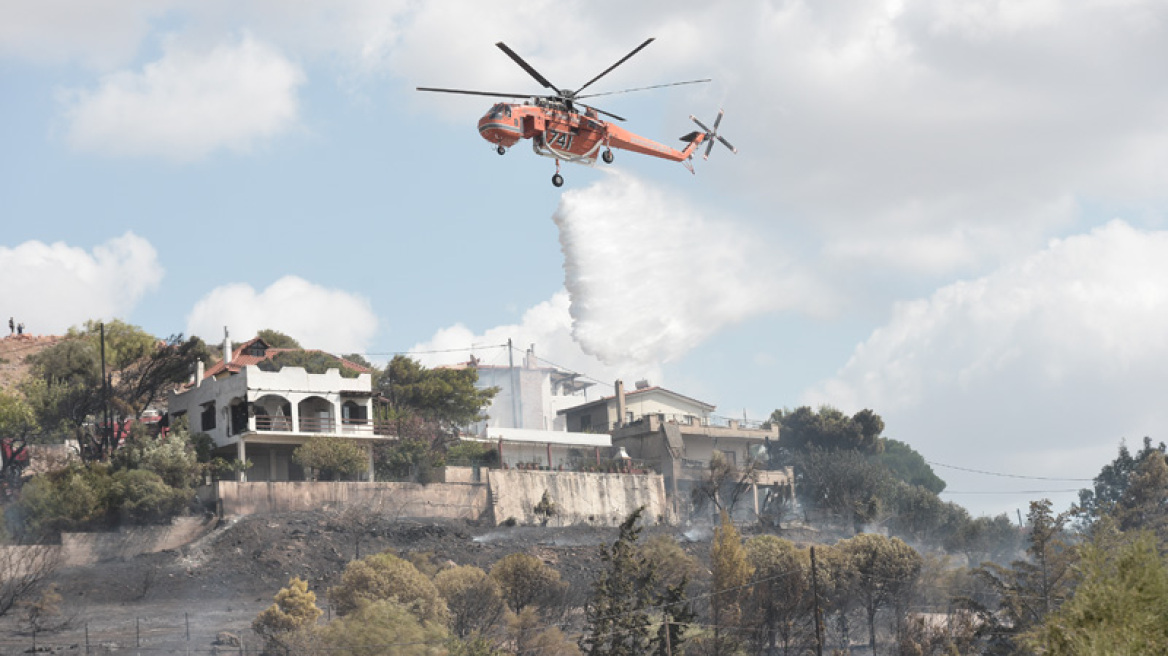 Σε ύφεση η φωτιά στο Λαγονήσι - Επιστρέφουν στα σπίτια τους οι κάτοικοι