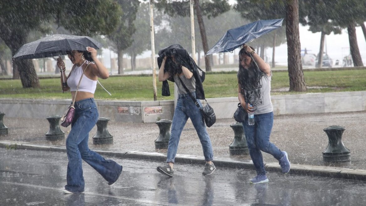 Αγριεύει ο καιρός: Πτώση θερμοκρασίας, καταιγίδες και 9 μποφόρ στο Αιγαίο