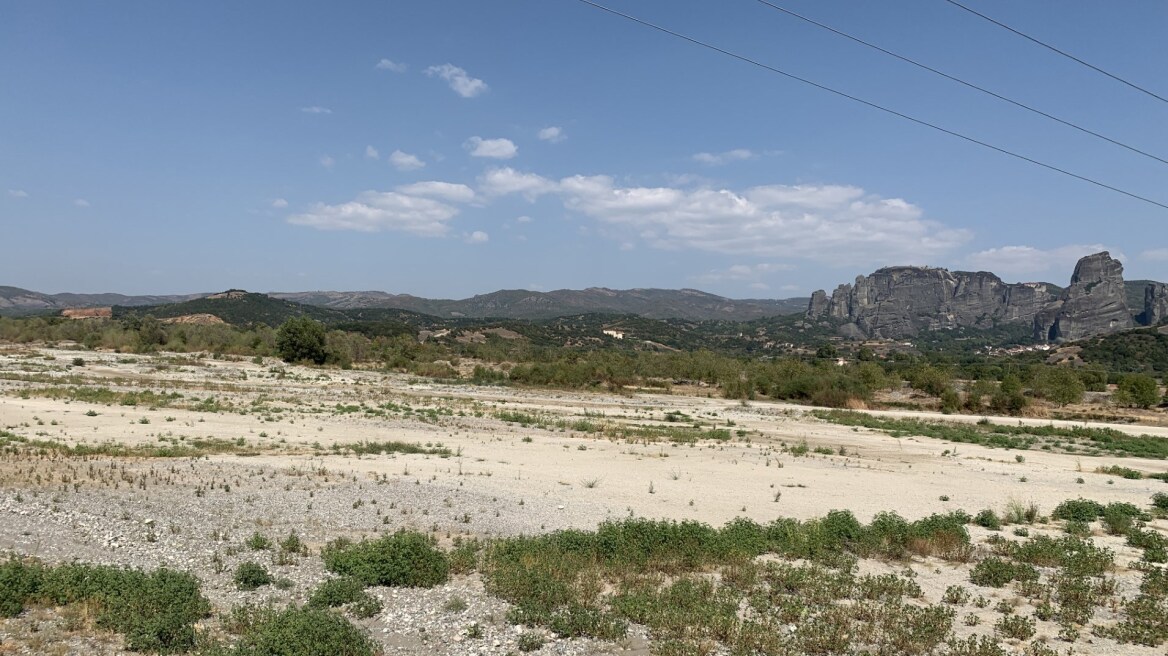 Χωρίς νερό τα ποτάμια των Τρικάλων