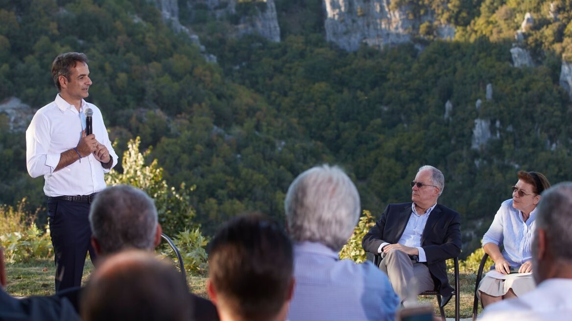 Μητσοτάκης σε κατοίκους στη Βίτσα: «Δεν θα μείνω κλεισμένος στο Μαξίμου»