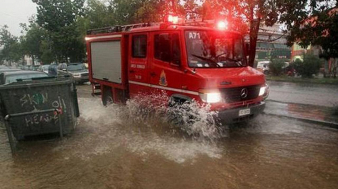 «Σαρώνει» η κακοκαιρία με καταιγίδες και χαλάζι - Διαβάστε ποιες περιοχές «κινδυνεύουν»  