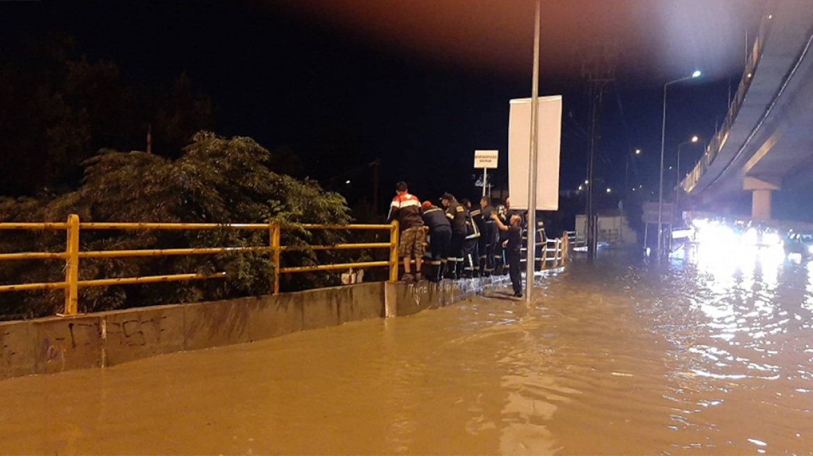 Καιρός: Πλημμύρες και χαλάζι σε Θεσσαλονίκη και Τρίκαλα - Ποιες περιοχές θα επηρεαστούν σήμερα