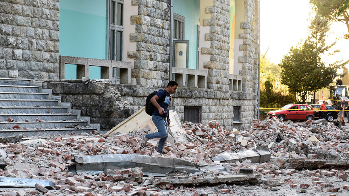 Σεισμός στην Αλβανία: Δύσκολη νύχτα μετά τα 5,6 Ρίχτερ