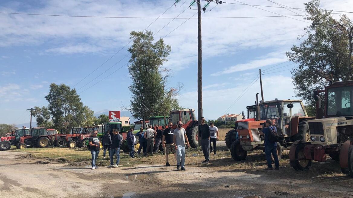 Λάρισα: Αγροτικό συλλαλητήριο για τις χαμηλές τιμές στο βαμβάκι 