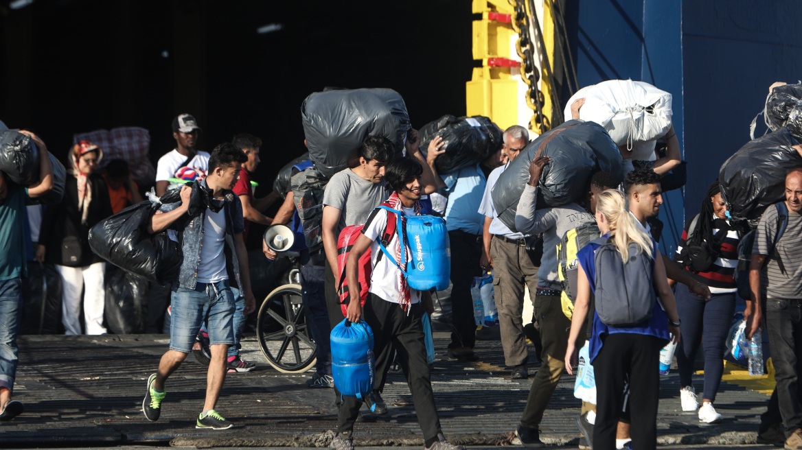 Επιμένει ο ΣΥΡΙΖΑ για τον ΑΜΚΑ σε πρόσφυγες και μετανάστες - Κατέθεσαν ερώτηση 58 βουλευτές