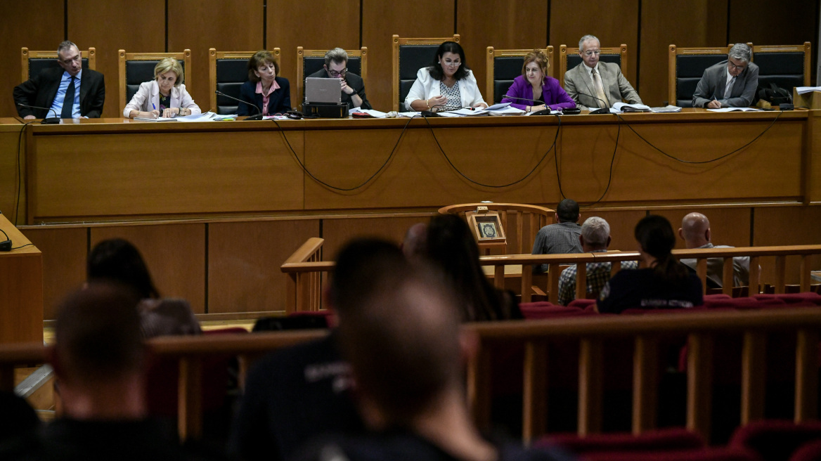 Δίκη Χρυσής Αυγής: Επαγγελματική η σχέση μου με το κόμμα, είπε η πρώην σύντροφός του Λαγού