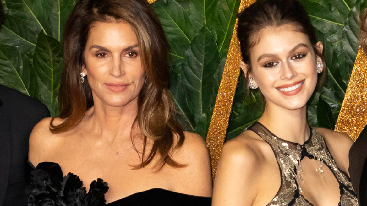 Gaia Gerber: Η κόρη της Cindy Crawford είναι ενήλικη πλέον και πιο αποκαλυπτική στην πασαρέλα 