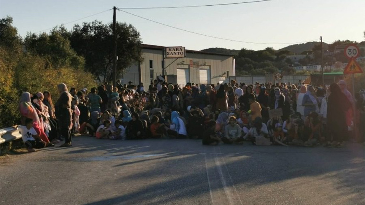 Αναβρασμός στη Μόρια: Σε καθιστική διαμαρτυρία οι μετανάστες