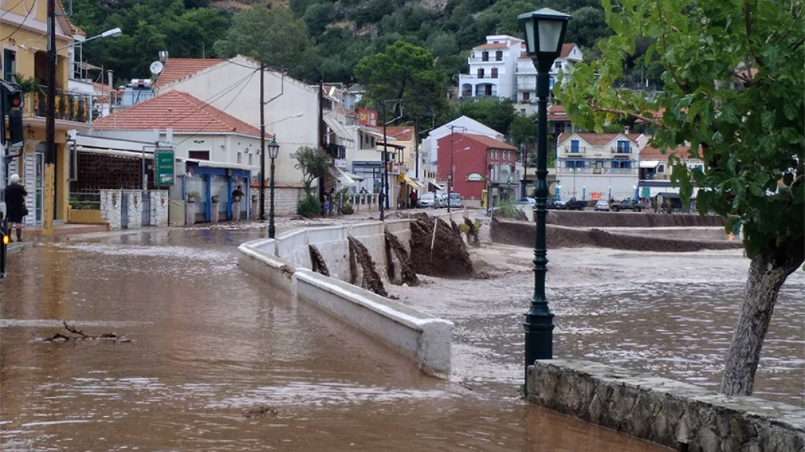 Κακοκαιρία σε όλη τη χώρα: Πλημμύρες και κατολισθήσεις στη Δυτική Ελλάδα