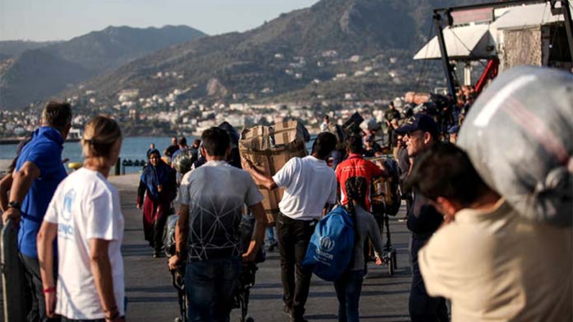 Στη Χίο μεταφέρθηκαν οι μετανάστες από το ιστιοφόρο που εντοπίστηκε έξω από τα Ψαρά