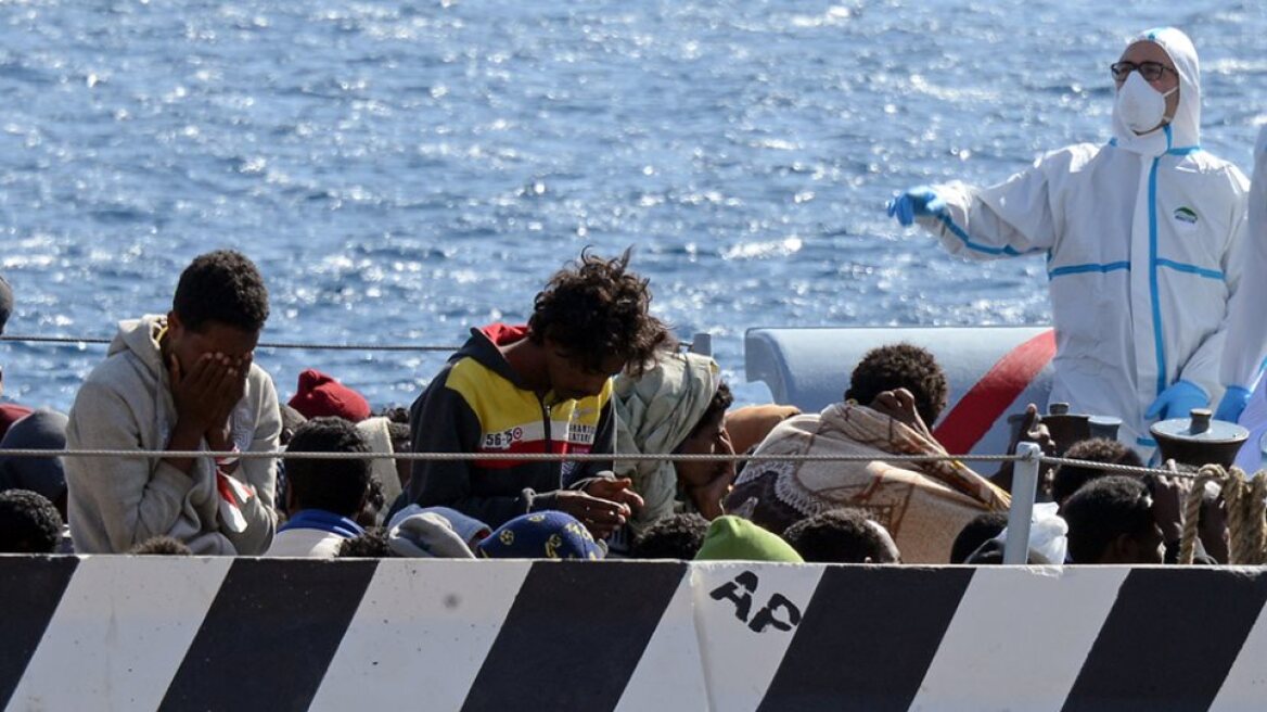 Λαμπεντούζα: Εννέα άνθρωποι πνίγηκαν όταν βυθίστηκε πλοιάριο που μετέφερε μετανάστες 