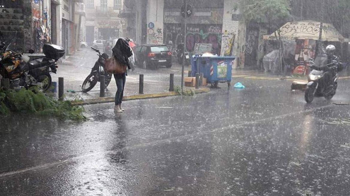 Καιρός: 48ωρο με βροχές, καταιγίδες και δυνατούς ανέμους - Δείτε χάρτες