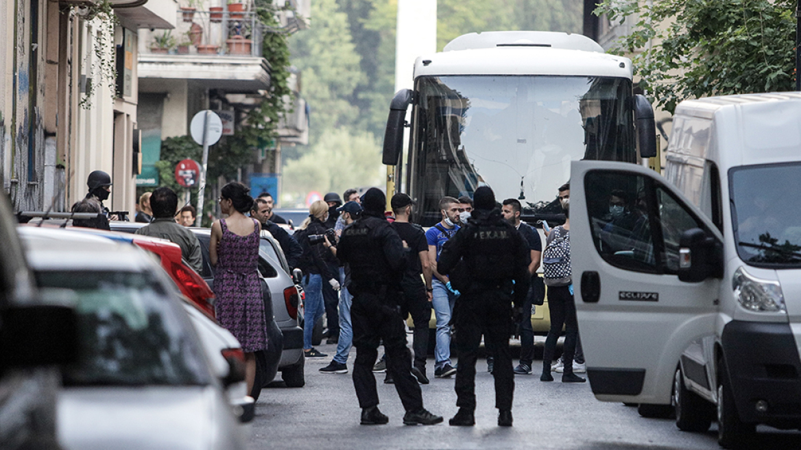 Εξάρχεια: Διπλή επιχείρηση εκκένωσης κτηρίων υπό κατάληψη