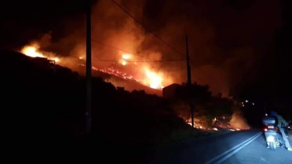 Πόρτο Ράφτη: Υπό μερικό έλεγχο η φωτιά - Κινδύνευσαν σπίτια, απομακρύνθηκαν κάτοικοι - Πληροφορίες για προσαγωγή υπόπτου