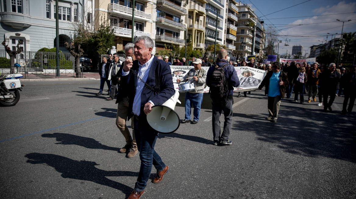 Απεργούν γιατροί και εργαζομένοι στο σύστημα δημόσιας υγείας - Πορεία από την Μαβίλης στο υπ. Υγείας