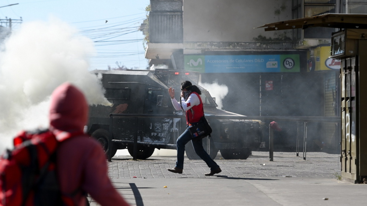 Χάος στη Χιλή: Εκατοντάδες χιλιάδες στους δρόμους - Στους 18 οι νεκροί