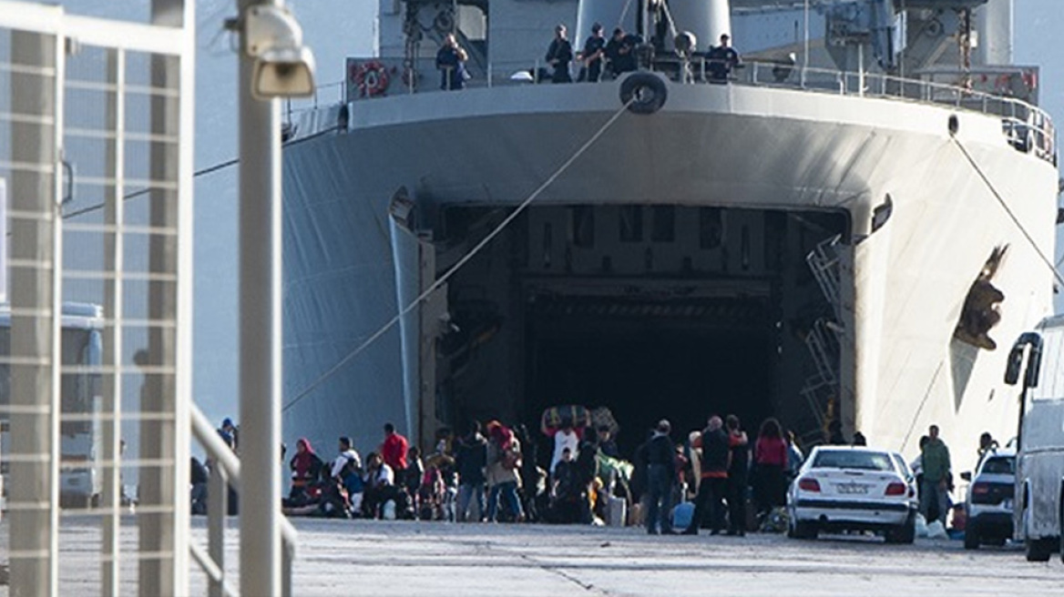 Μεταναστευτικό: Με αρματαγωγό από τη Μόρια στην Ελευσίνα και από εκεί σε ξενοδοχεία 795 αιτούντες άσυλο