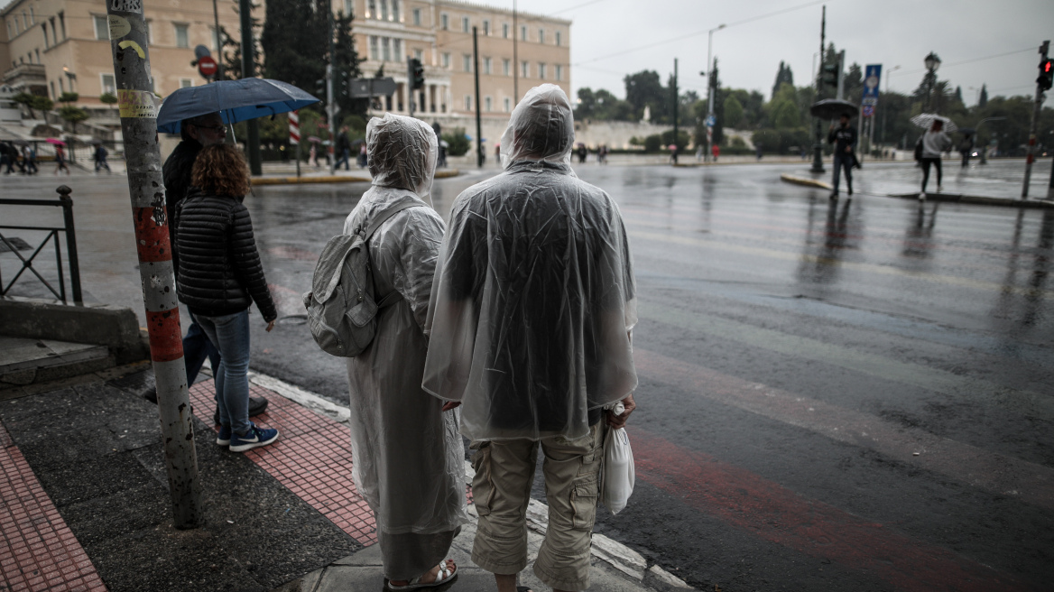 Καιρός: Βροχές και καταιγίδες μέχρι το απόγευμα - Από το βράδυ η βελτίωση