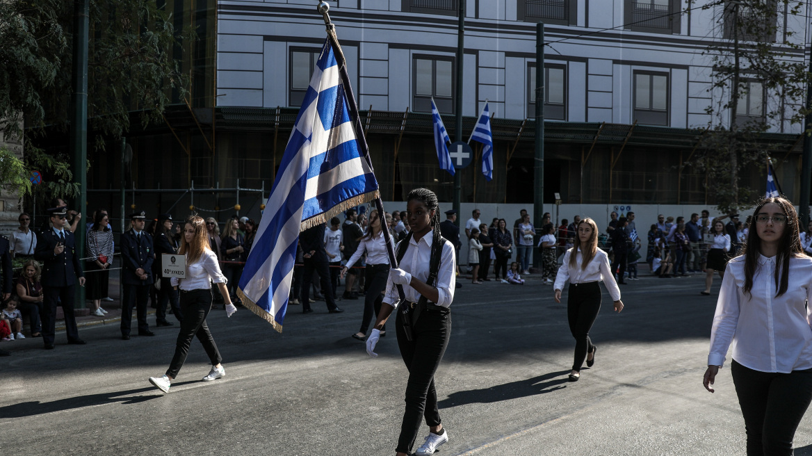 Η σημαιοφόρος από τη Νιγηρία στο protothema.gr: «Νιώθω περηφάνεια και τιμή που είμαι Ελληνίδα»