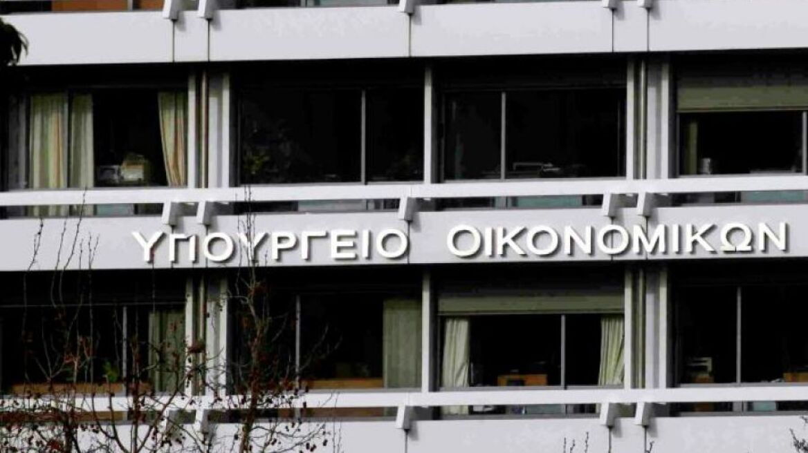 Κίνητρα για να μεταφέρουν ξένοι εκατομμυριούχοι τη φορολογική κατοικία τους στην Ελλάδα δίνει η κυβέρνηση