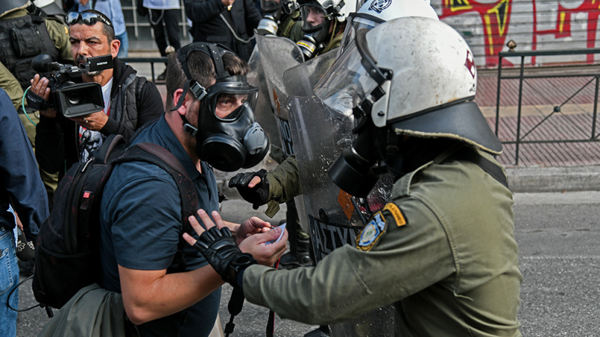 Επεισόδια στην ΑΣΟΕΕ: Πόλεμος κυβέρνησης - ΣΥΡΙΖΑ παραμονές της επετείου για το Πολυτεχνείο