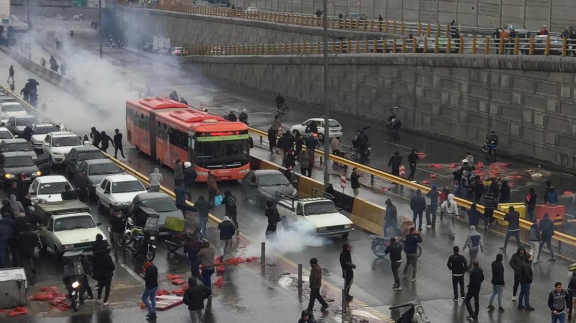 Ιράν: Προς αποκλιμάκωση οι ταραχές που ξέσπασαν από την Παρασκευή