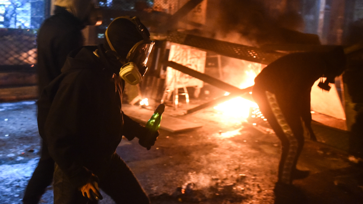 Μολότοφ στην τροχαία Αγίας Παρασκευής - Τρεις προσαγωγές