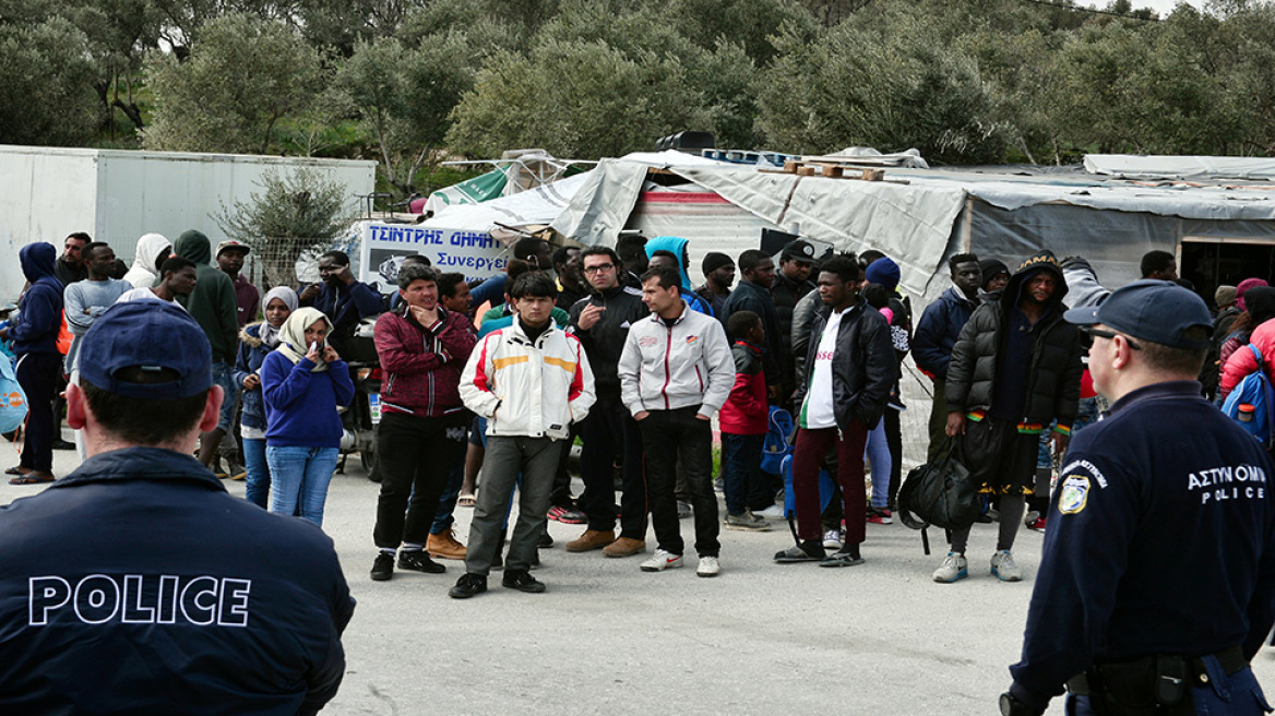 Μεταναστευτικό: Στα όριά της η Ελλάδα - Με πακέτο μέτρων και δέκα κλειστά κέντρα μεταναστών απαντά η κυβέρνηση