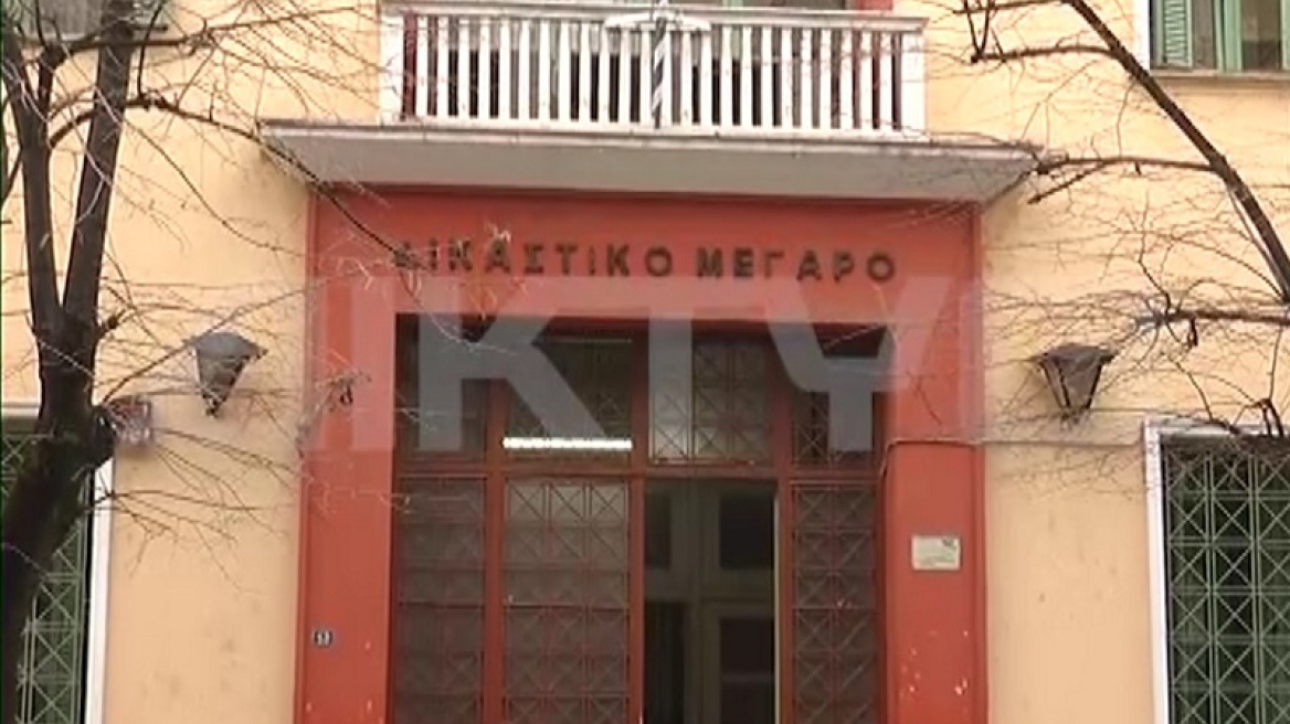 Ελεύθεροι οι εφοριακοί που κατηγορούνται ότι εκβίαζαν τον πρώην διεθνή της ΑΕΚ Σωτήρη Κωνσταντινίδη