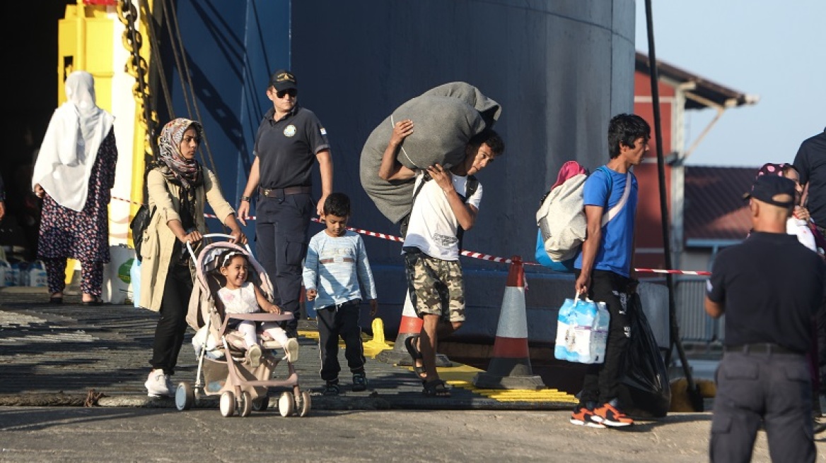 Προσφυγικό: Πάνω από 1.800 πρόσφυγες μετακινήθηκαν από τη Λέσβο στην υπόλοιπη Ελλάδα