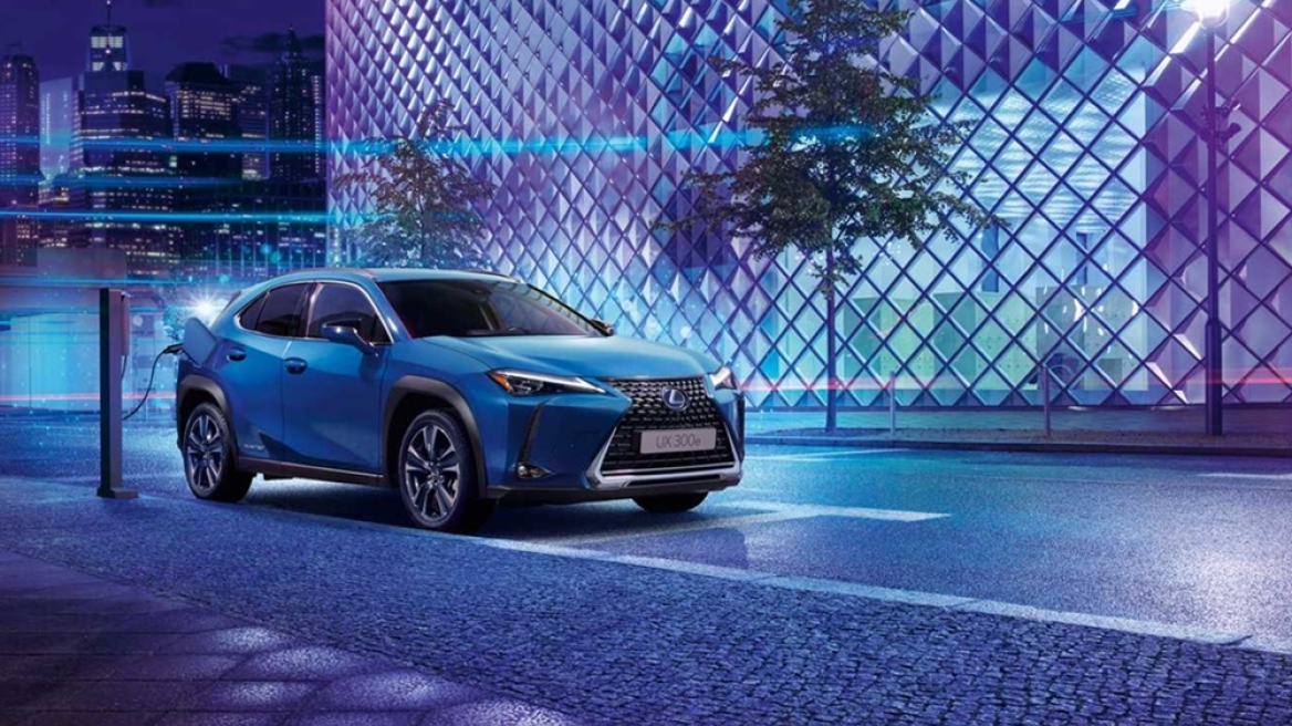 Η Lexus μπαίνει στην ηλεκτροκίνηση με το νέο UX300e