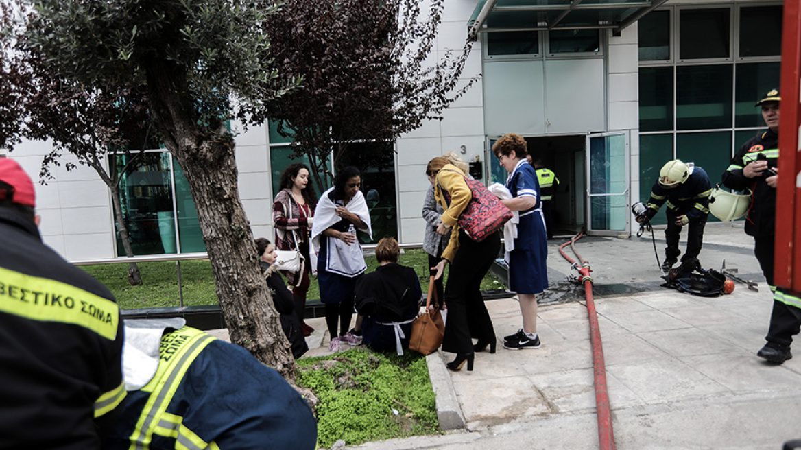 Φωτιά στο Athenaeum Palace: Εντοπίστηκαν μπιτόνια με πετρέλαιο - Ενδείξεις για εμπρησμό