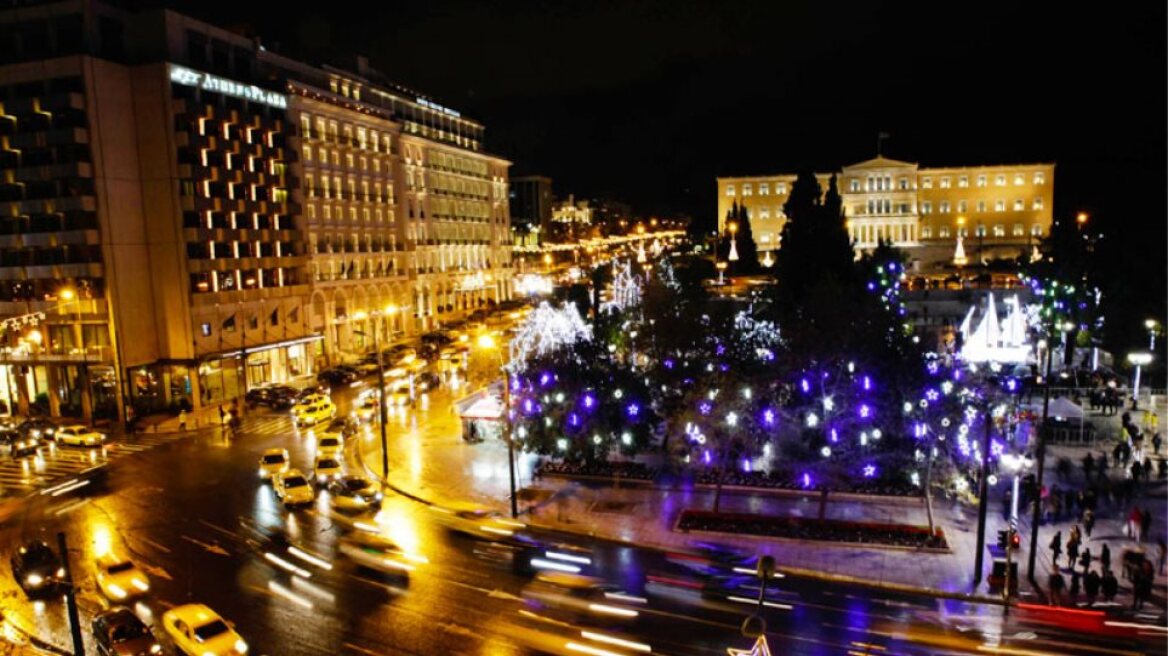 Χριστουγεννιάτικη Αθήνα: Την Τρίτη φωταγωγείται η πλατεία Συντάγματος 