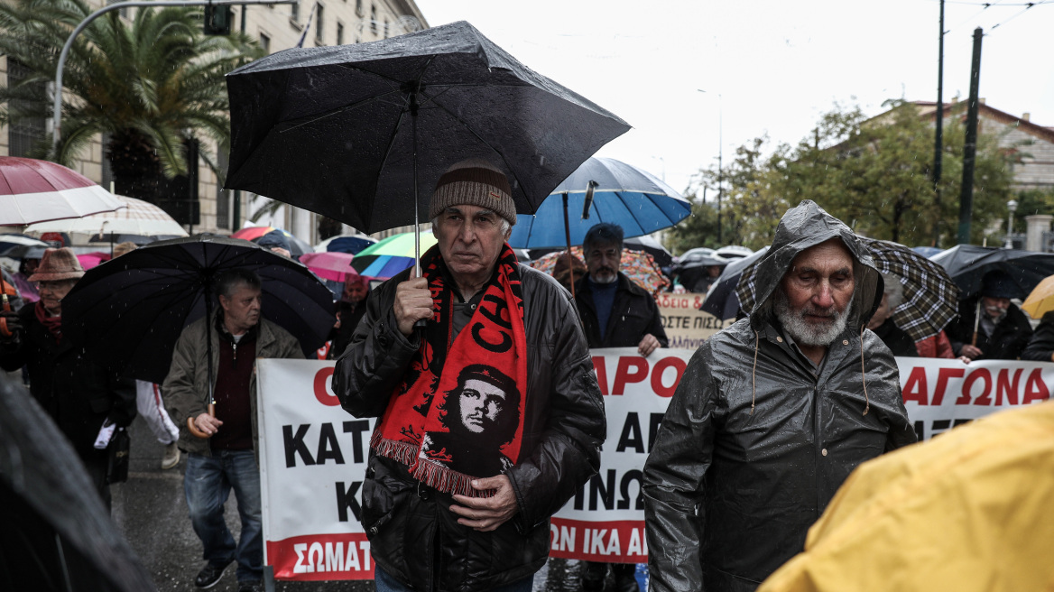 Πανελλαδικό συλλαλητήριο των συνταξιούχων στα Προπύλαια