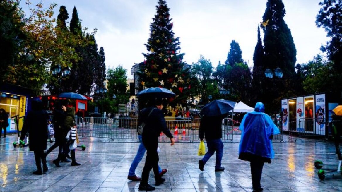 Τι καιρό θα κάνει Χριστούγεννα - Πρωτοχρονιά:  Οι πρώτες εκτιμήσεις «δείχνουν» βροχές - Δείτε χάρτες