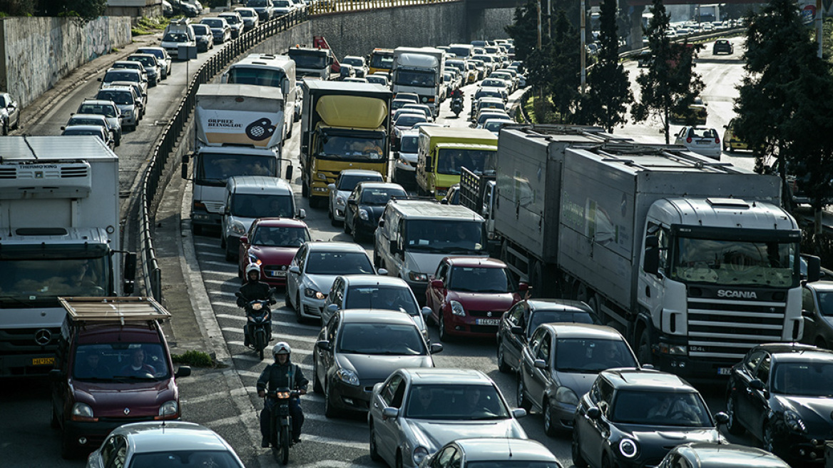 Κίνηση: «Κόλαση» στον Κηφισό - Ουρές χιλιομέτρων λόγω καραμπόλας στο ρεύμα προς Λαμία 