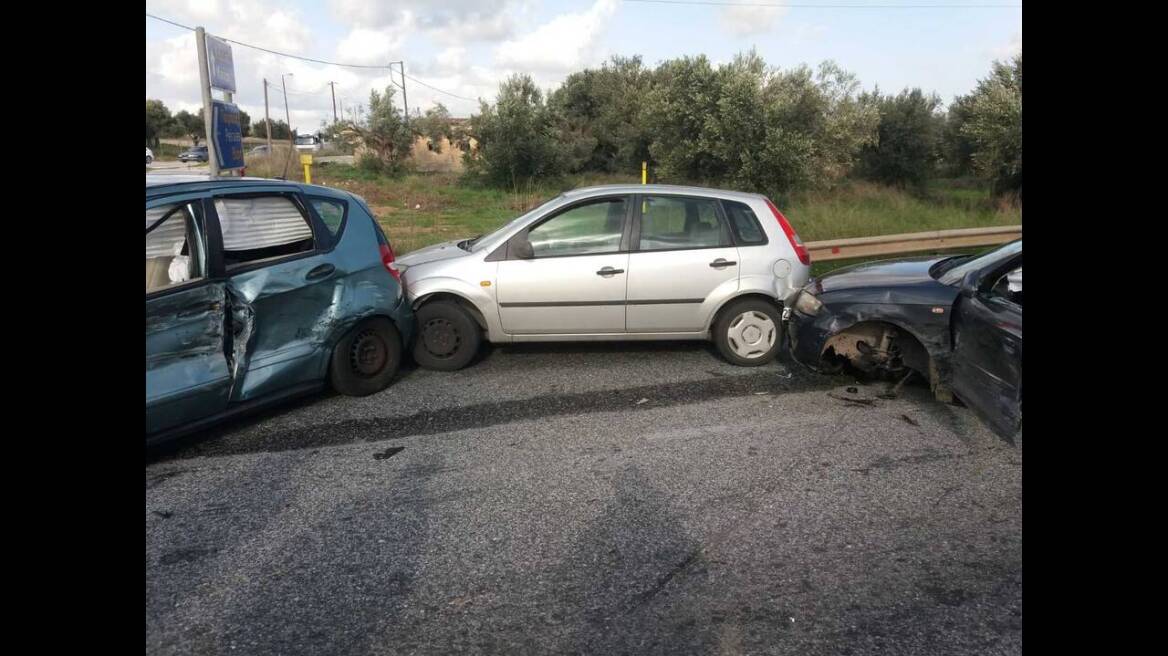 Χάος στο Κορωπί: Κινηματογραφική καταδίωξη κατέληξε σε καραμπόλα