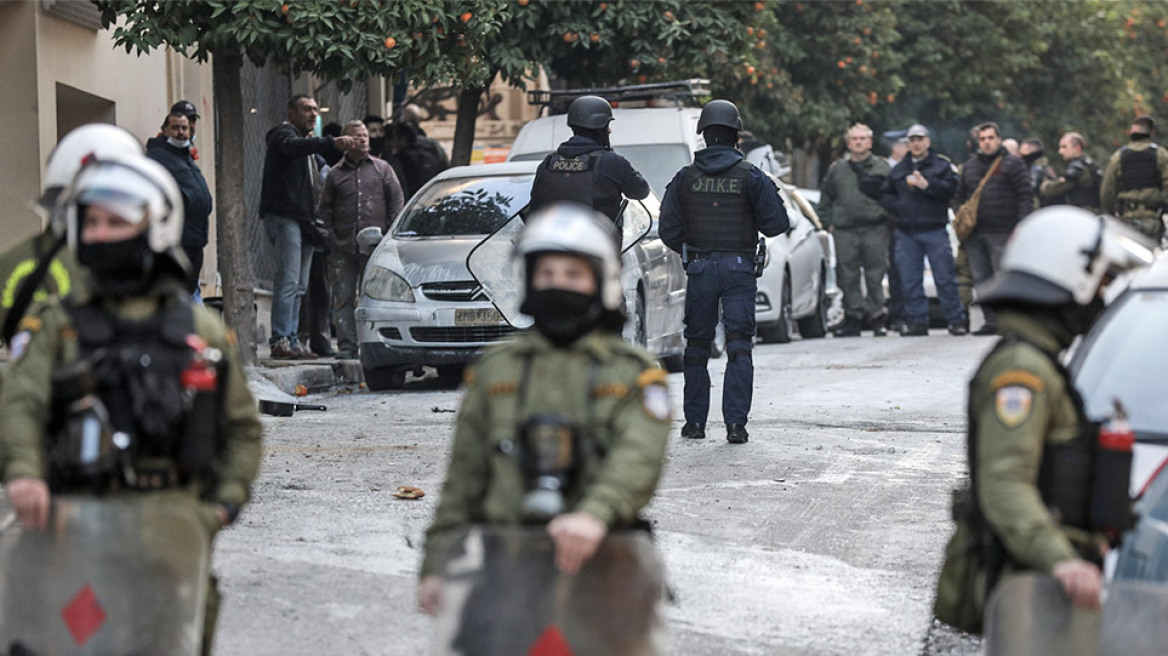 Κουκάκι: Στον εισαγγελέα οι καταγγελίες για αστυνομική βία - «Πόλεμος» από τον ΣΥΡΙΖΑ με... πλαστικές σφαίρες