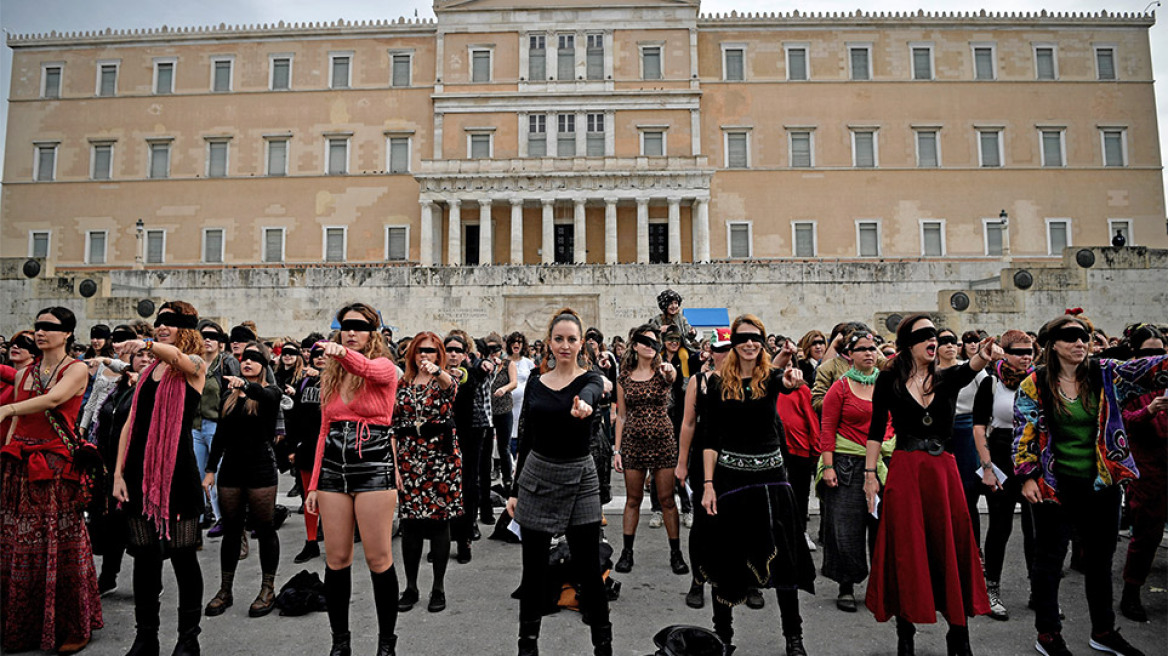 «Ο βιαστής είσαι εσύ»: Από τους δρόμους της Χιλής συγκέντρωση στο... Σύνταγμα