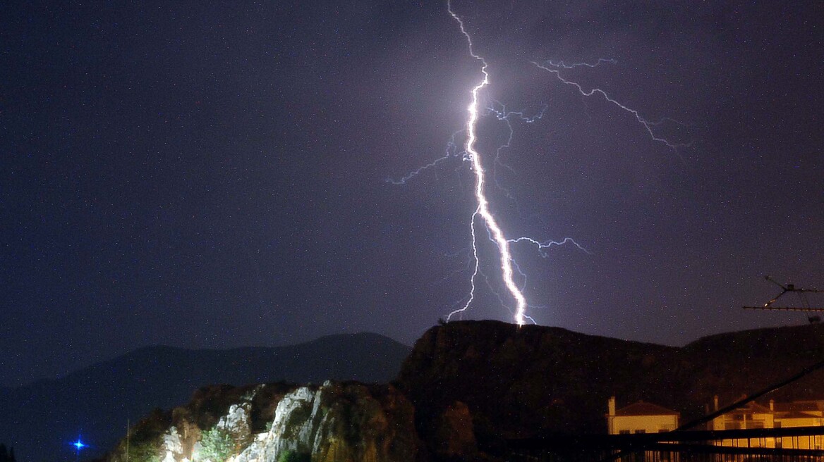 Καιρός: Το βράδυ της Δευτέρας έπεσαν 5.000 κεραυνοί στην ανατολική Μεσόγειο - Δείτε χάρτες