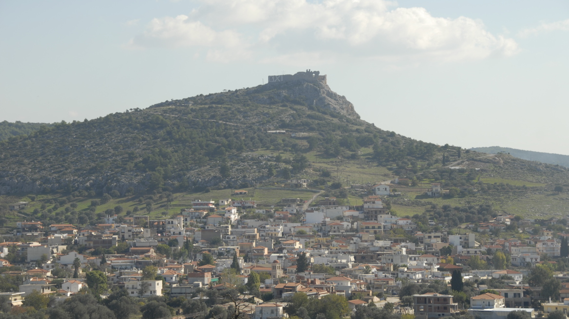 Κάλυψε τη σύζυγό του που τον τραυμάτισε με σπαθί!