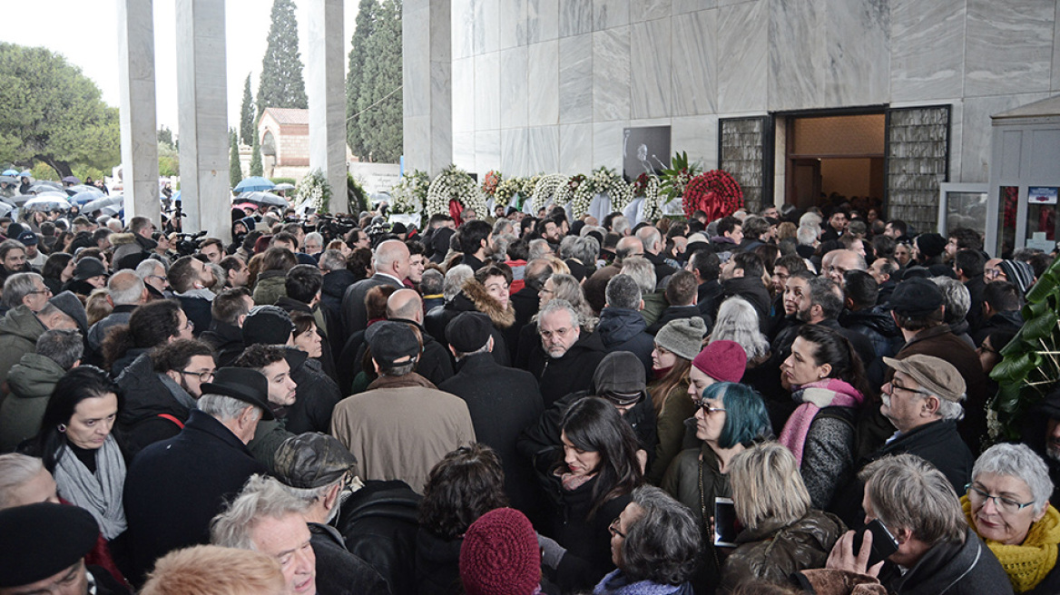 Θάνος Μικρούτσικος: Το τελευταίο αντίο